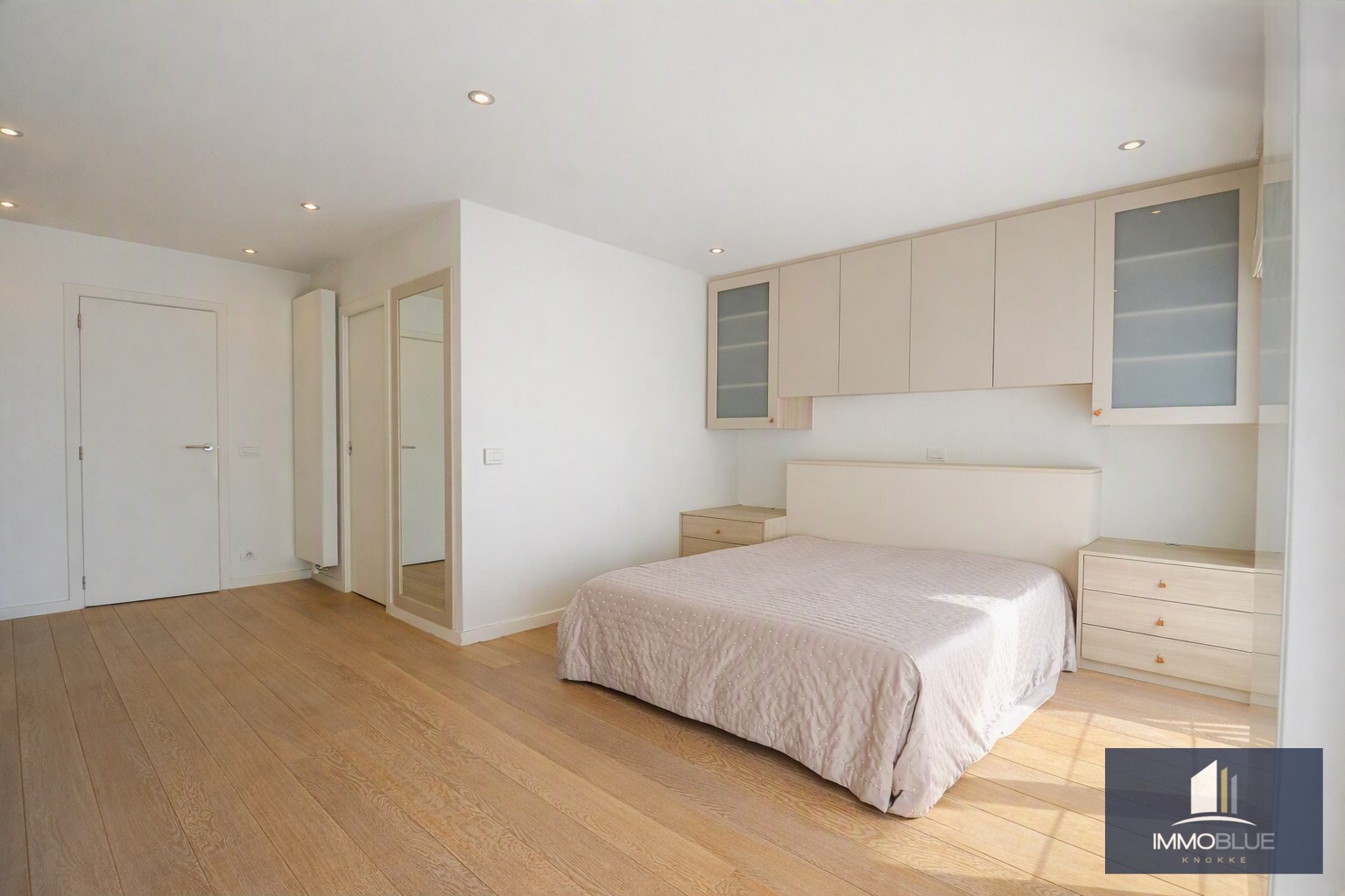 Topaanbieding – Uitzonderlijk ruim appartement gelegen in een stijlvolle residentie. 
