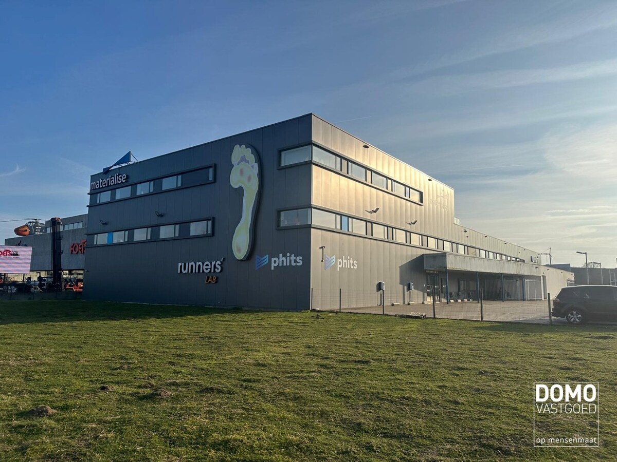 INNOVATIEVE RUIMTE MET LABO, LOGISTIEKE VOORZIENINGEN EN RESEARCH &amp; DEVELOPMENT IN EEN ECO-BEDRIJFSGEBOUW TE PAAL 