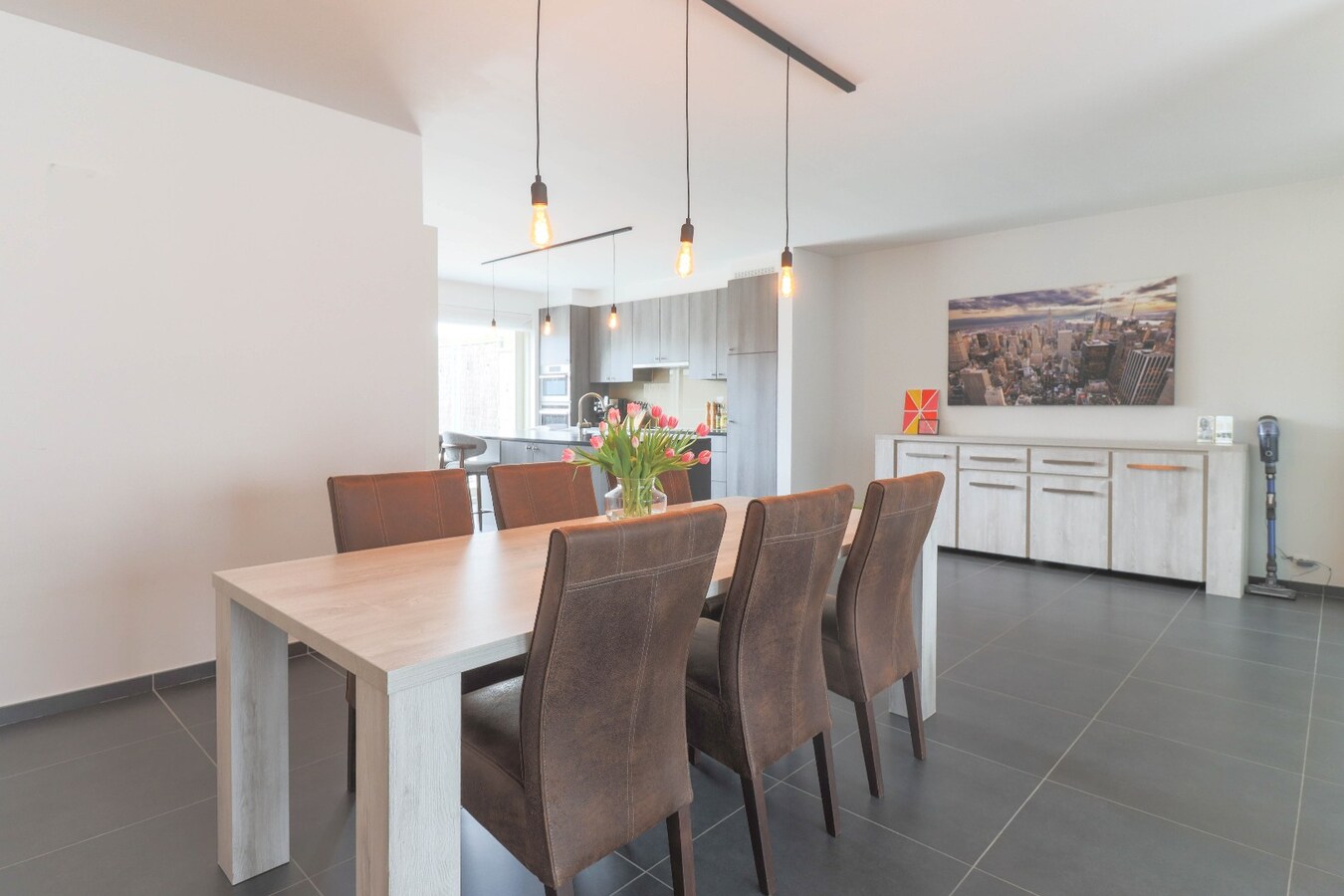 Instapklare recente woning met garage te koop in Heule ! 