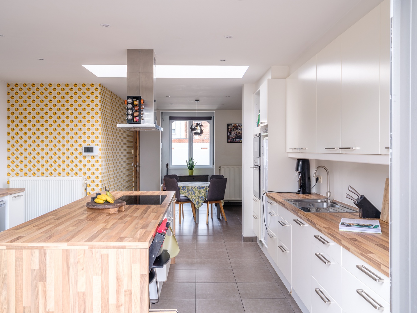 Volledig afgewerkte woning met grote tuin op toplocatie! 