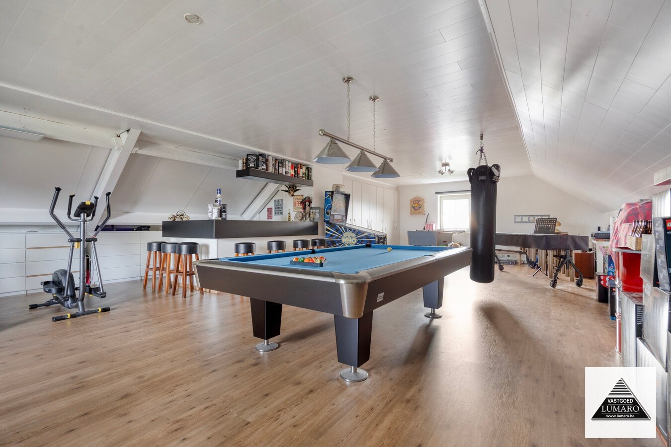 Instapklare villa met zwembad. Landelijke ligging in Leut (Maasmechelen). 