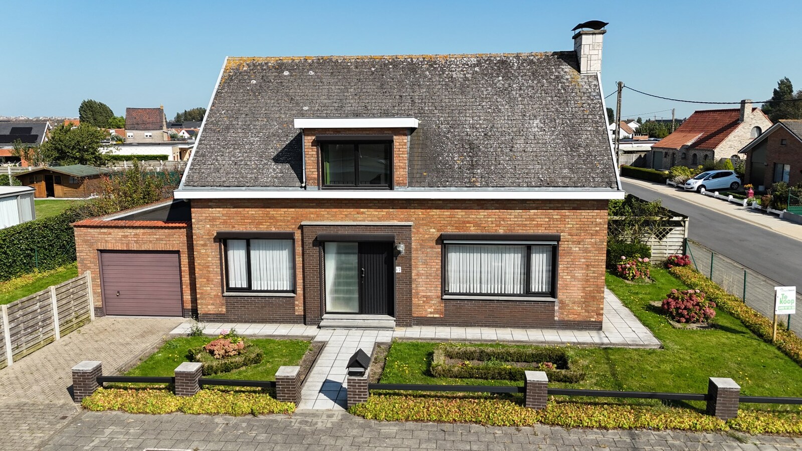 Alleenstaande woning met 4 slaapkamers en garage te Westende 