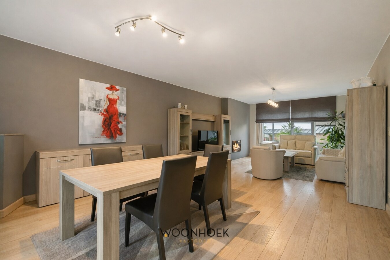 Zeer ruim &amp; zonnig duplexappartement vlakbij centrum en station 