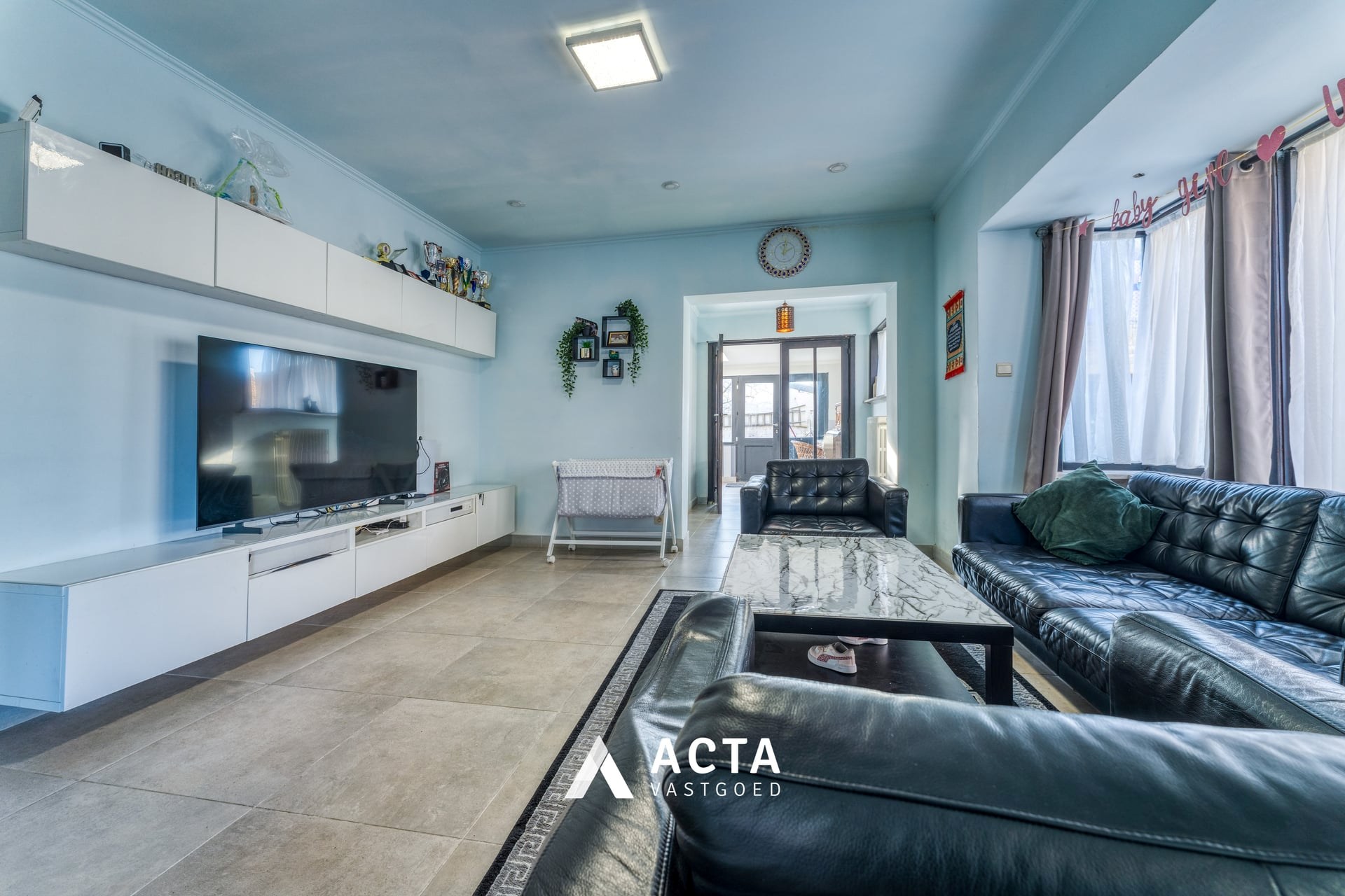 Halfopen bebouwing met vier slaapkamers in Mariakerke 