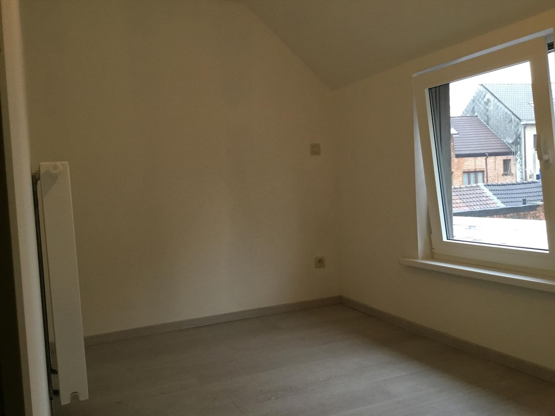 Instapklare eengezinswoning met aangelegde tuin in centrum Temse 