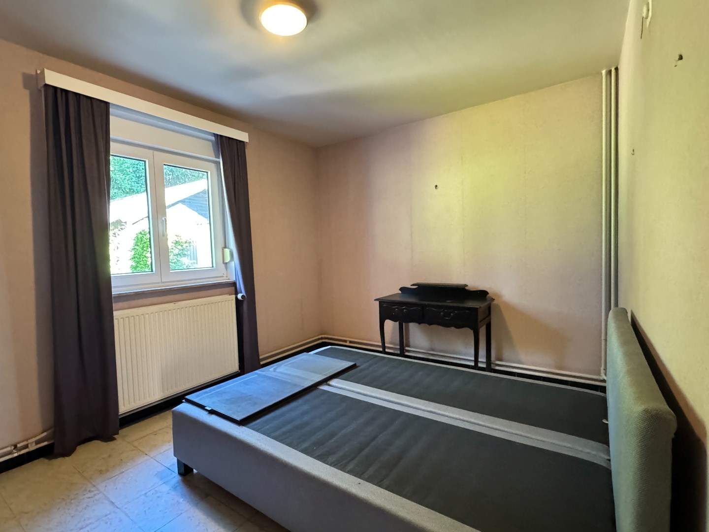 Open bebouwing met garage op een rustige, residentiële ligging 