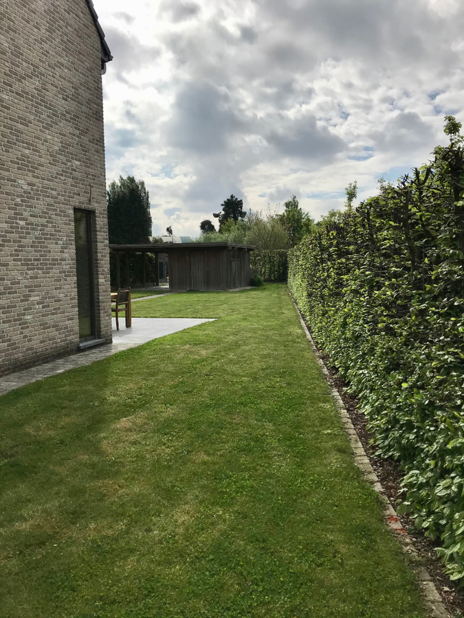 Ruime, eigentijdse Half Open Bebouwing. 