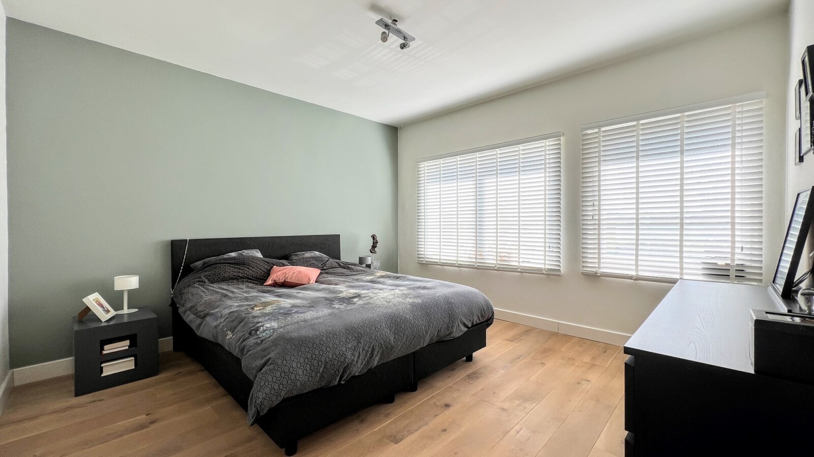 Instapklare gezinswoning op perceel van 2402 m² 