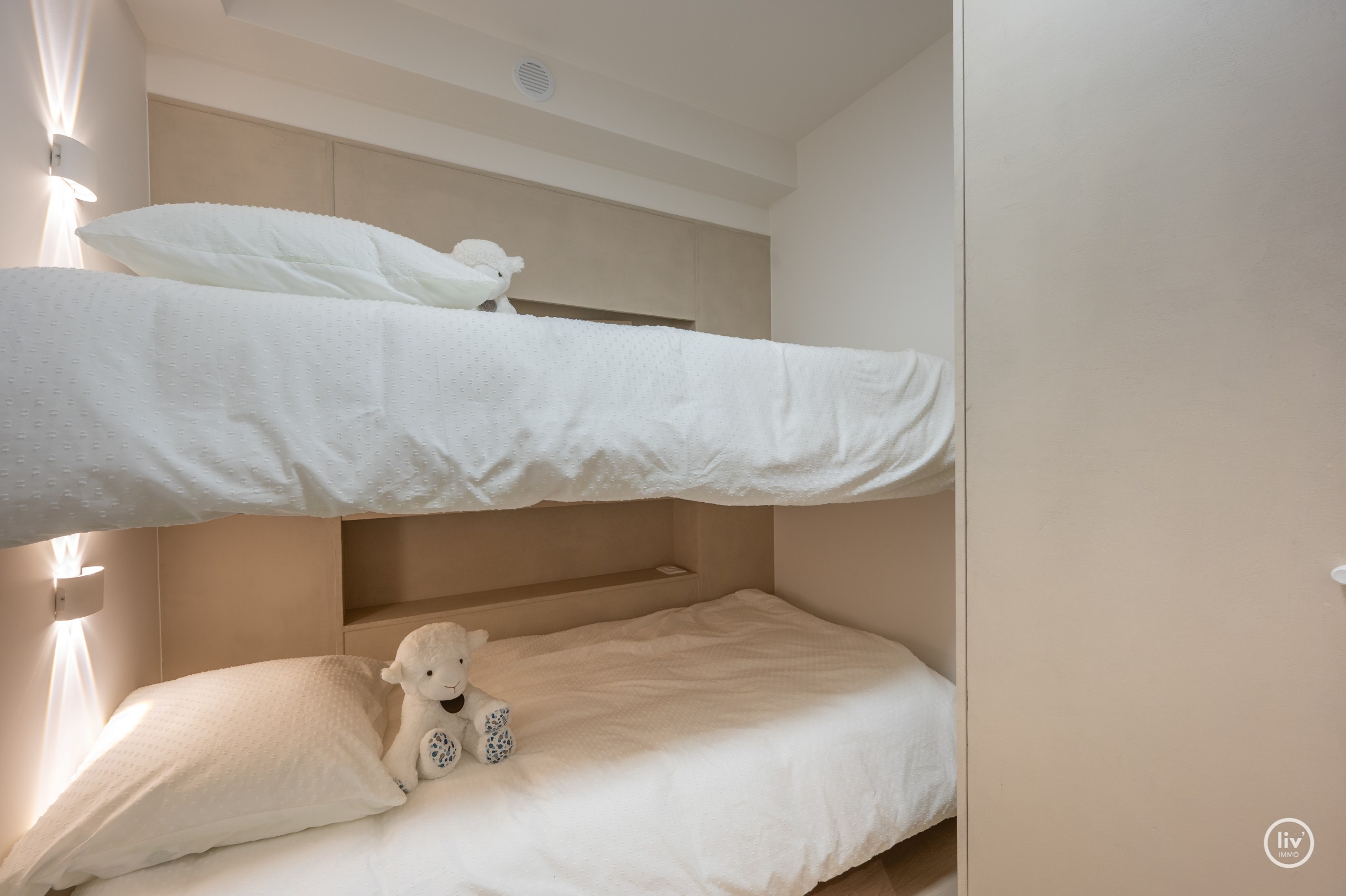 Volledig gerenoveerd en stijlvol appartement in het hart van Knokke in de  Lippenslaan. 