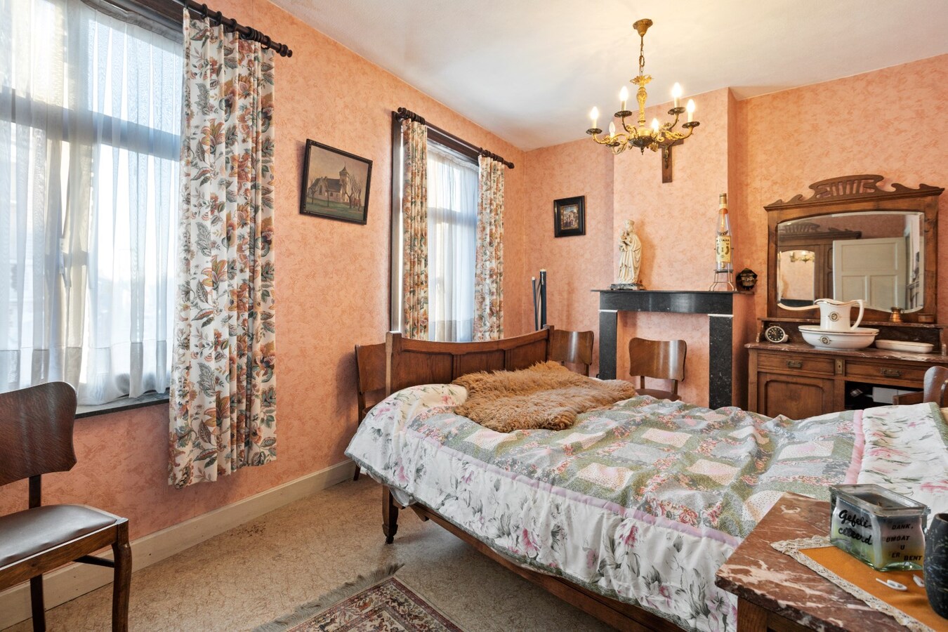 Ruim, voormalig handelshuis in het Centrum van Dadizele 