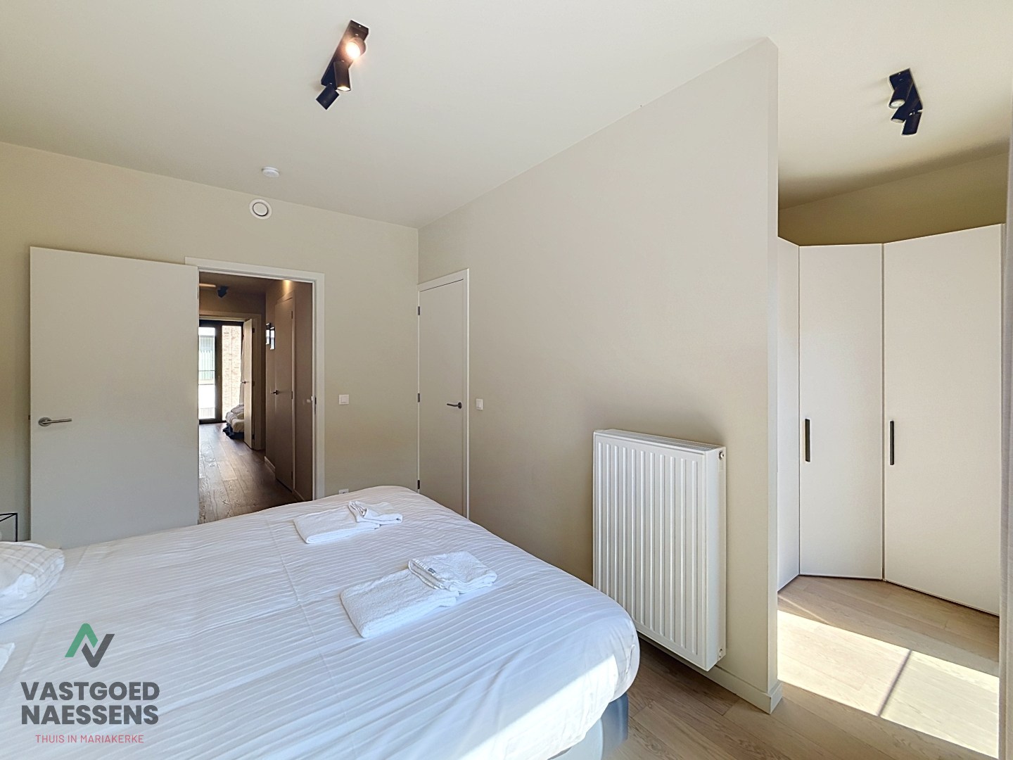 SCHITTEREND DUPLEX-APPARTEMENT – 3 SLPK – 2 BADKAMERS – ZONNIG TERRAS 