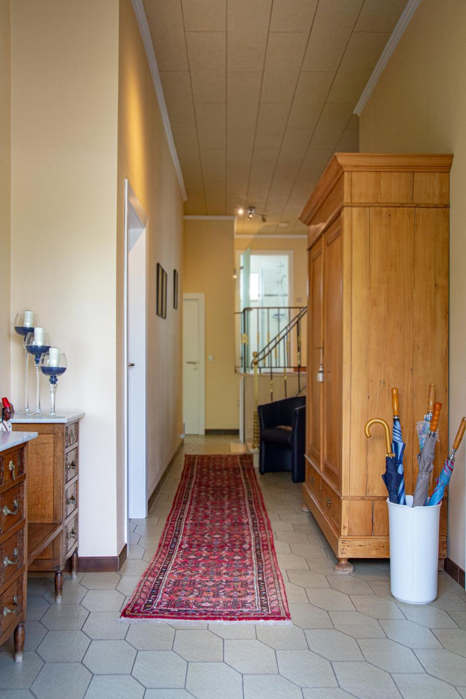 Gerenoveerde woning met 4 slpks én zonnepanelen (met stroomcertificaten!) rustig gelegen te Maldegem 