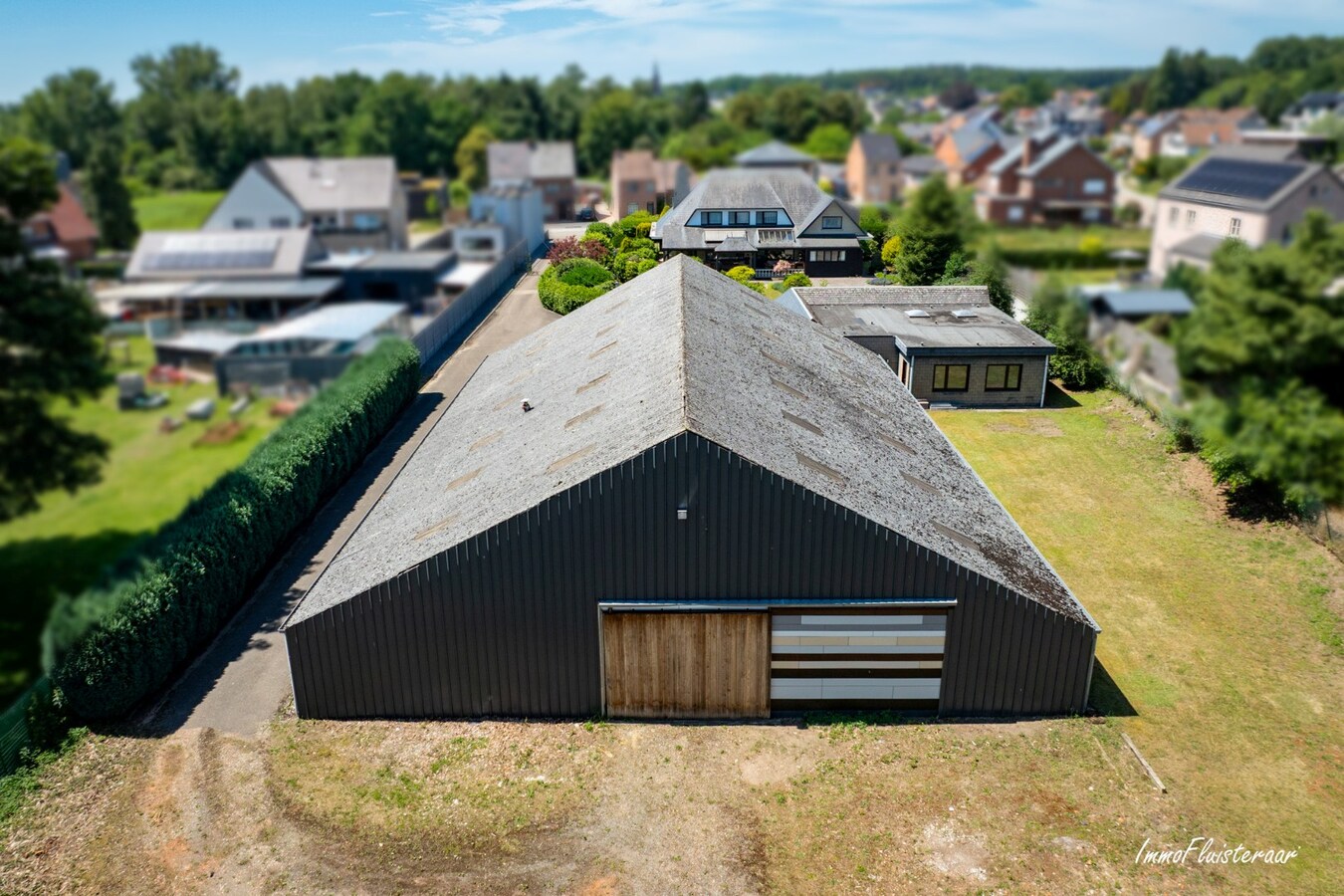 Ruime woning met loods op ca. 1ha te Lummen 