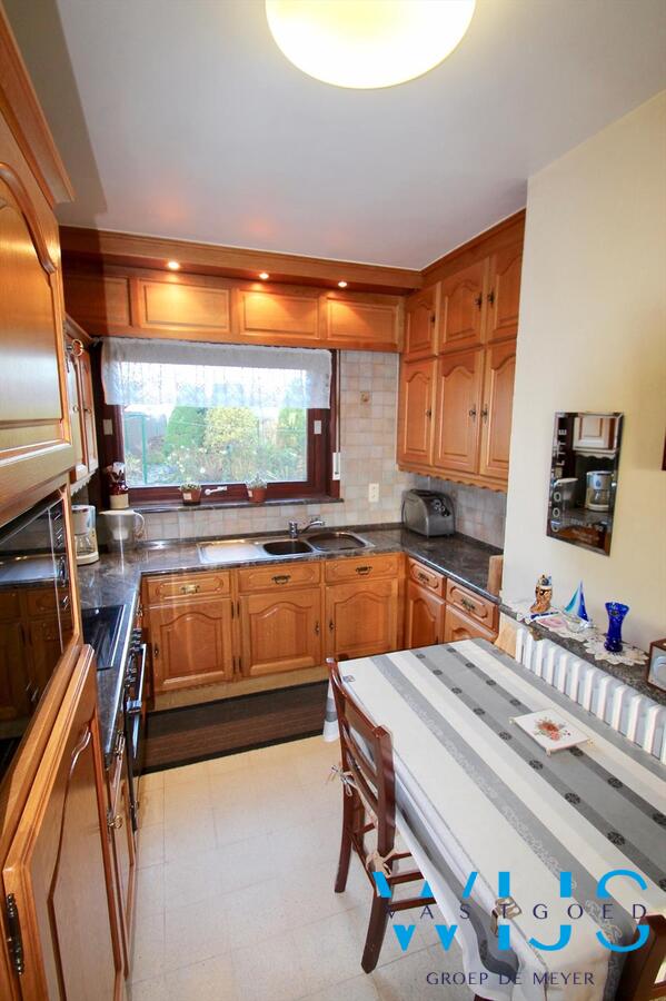 Zeer degelijk woonhuis op een ruim rustig perceel te Bassevelde ! 