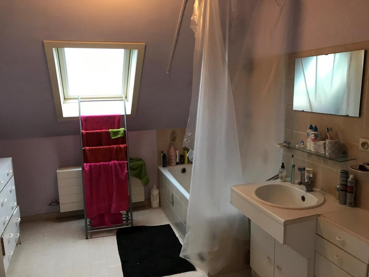 Rustig gelegen halfopen bebouwing met 3 slaapkamers 