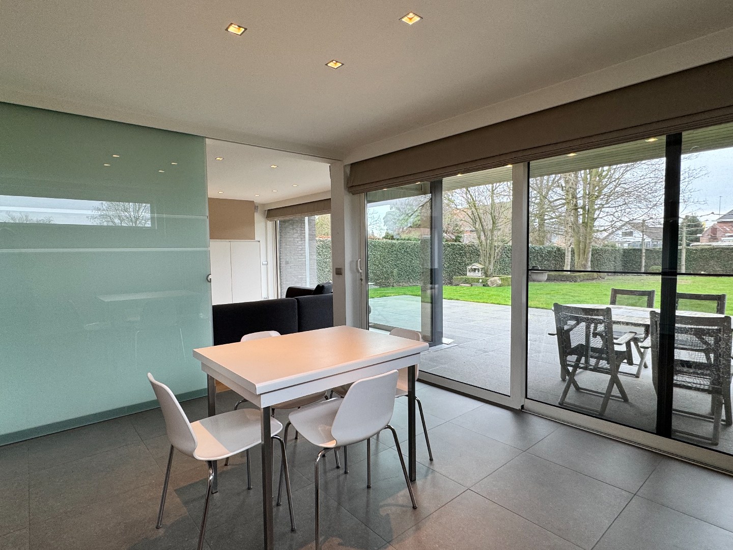 Stijlvolle villa op 909 m² met garage en afgesloten tuin 