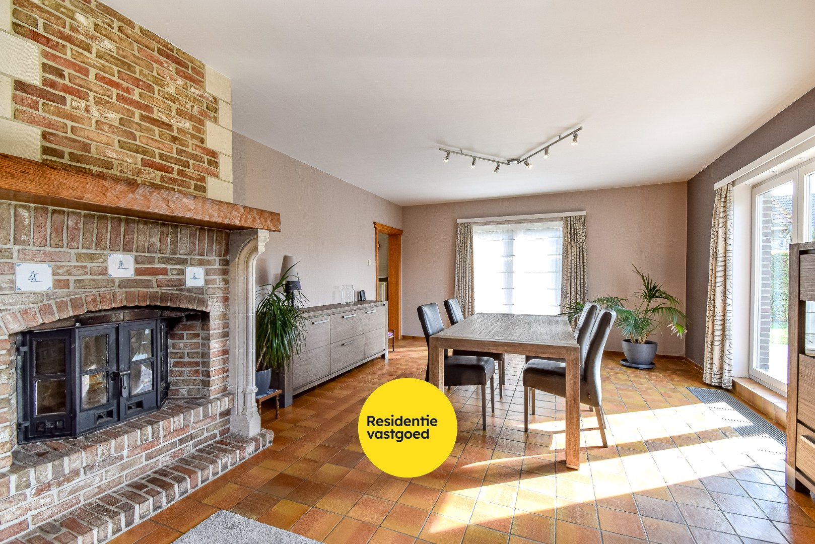 Ruime villa met 4 slaapkamers 