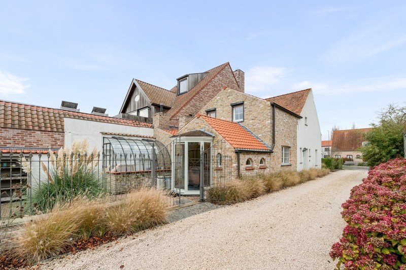 Charmante maison mitoyenne à proximité de Knokke avec des vues dégagées. 