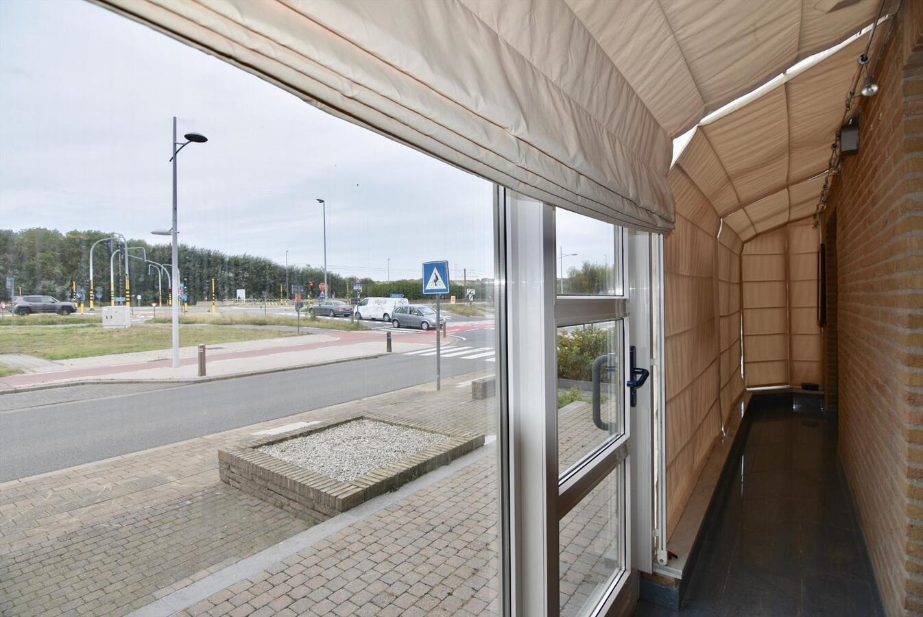 KLASSE APPARTEMENT OP TOPLIGGING AAN ZEE MET MAGNIFIEK TUIN-TERRAS 