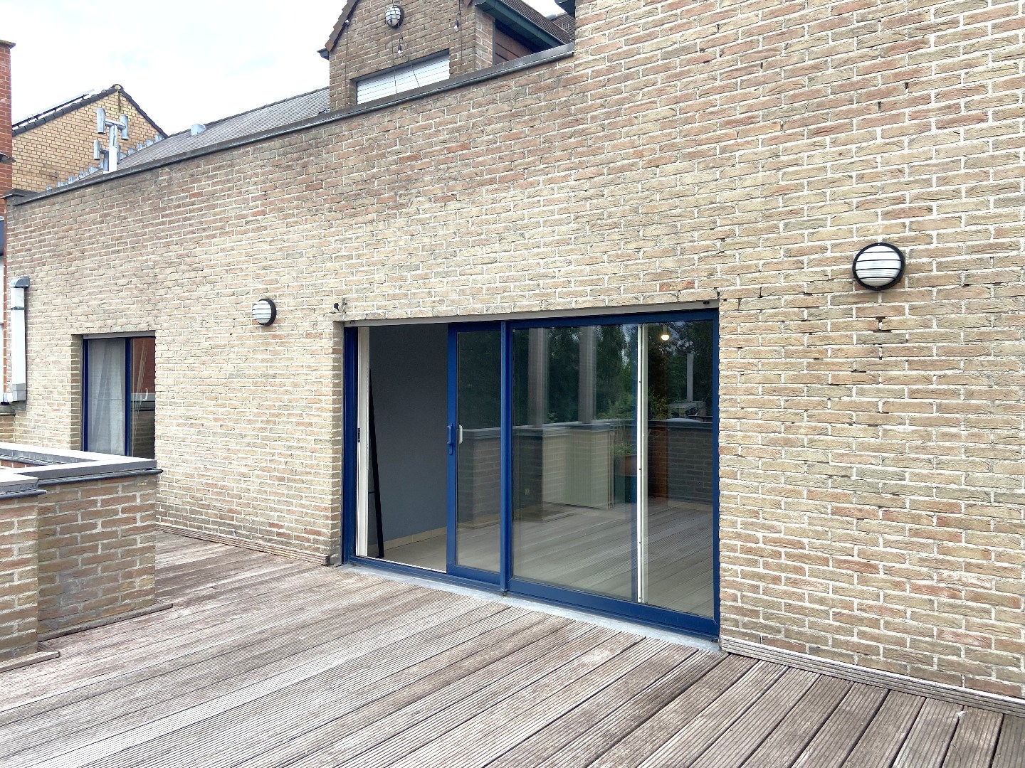 Instapklaar en ruim appartement met zonnig terras in hartje Wakken! 