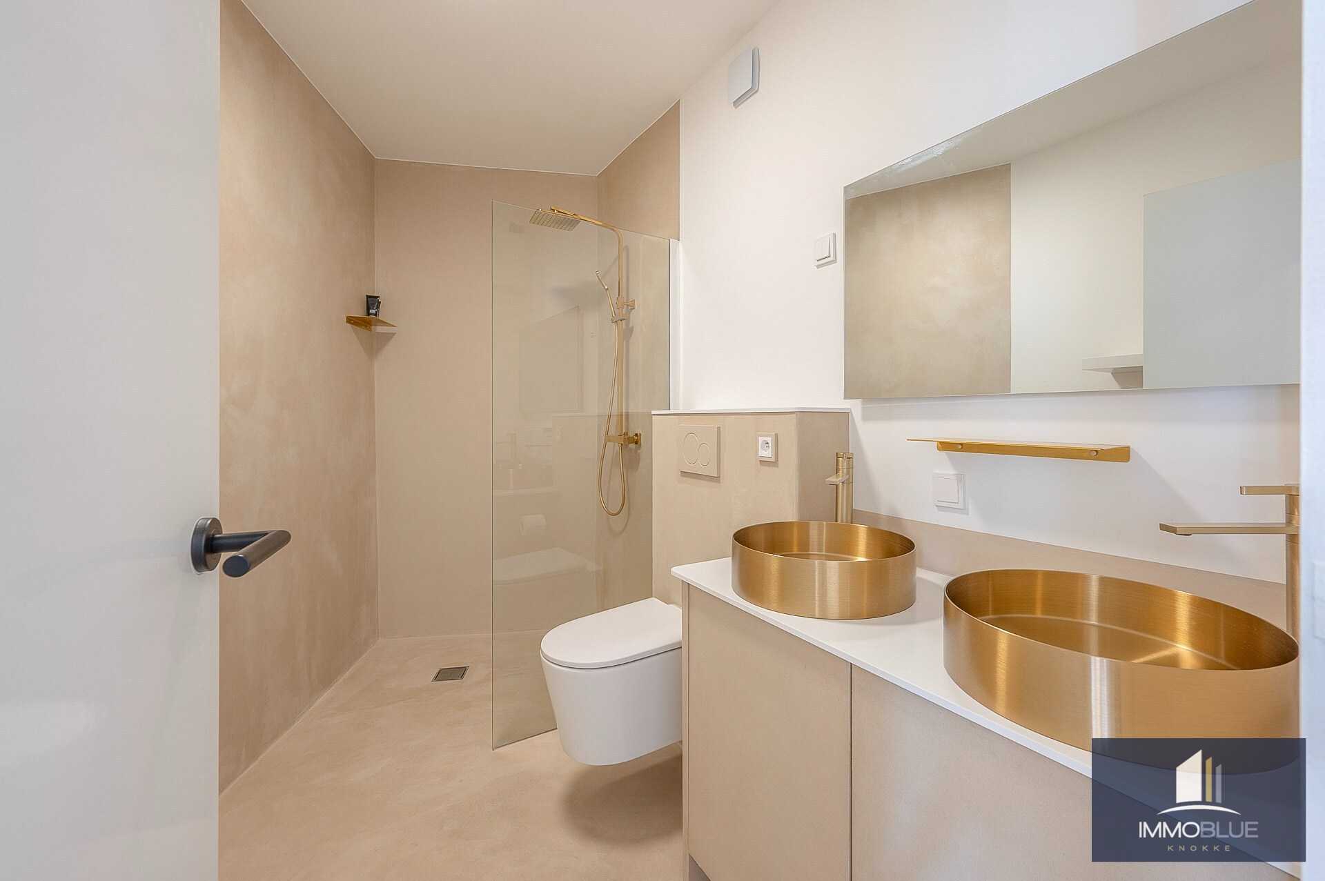 Lichtrijk hoekappartement met open zicht. 