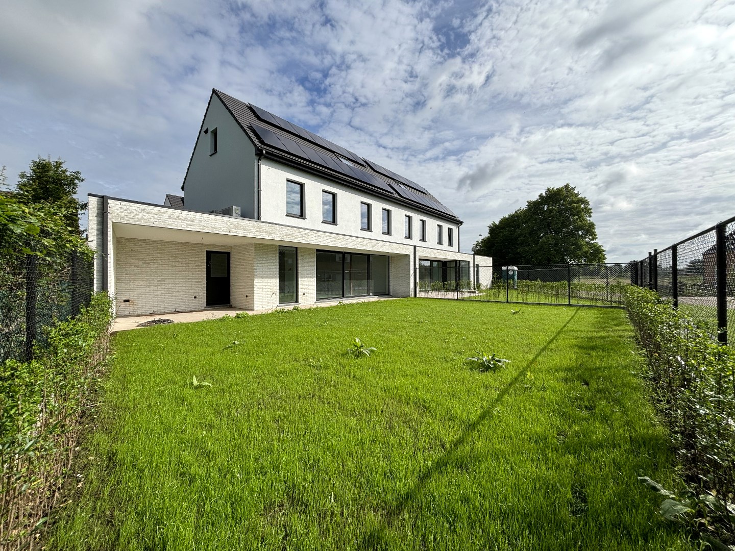 Project bestaande uit 4 energieneutrale woningen op TOP-ligging in Geel 