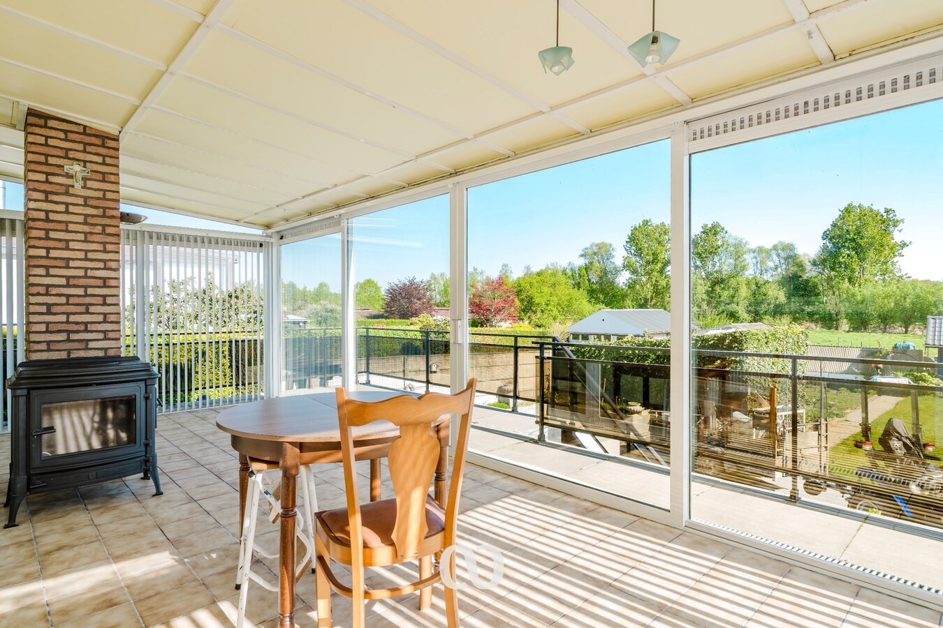 Stevige gezinswoning met tuin en volledige kelder in Lozer 