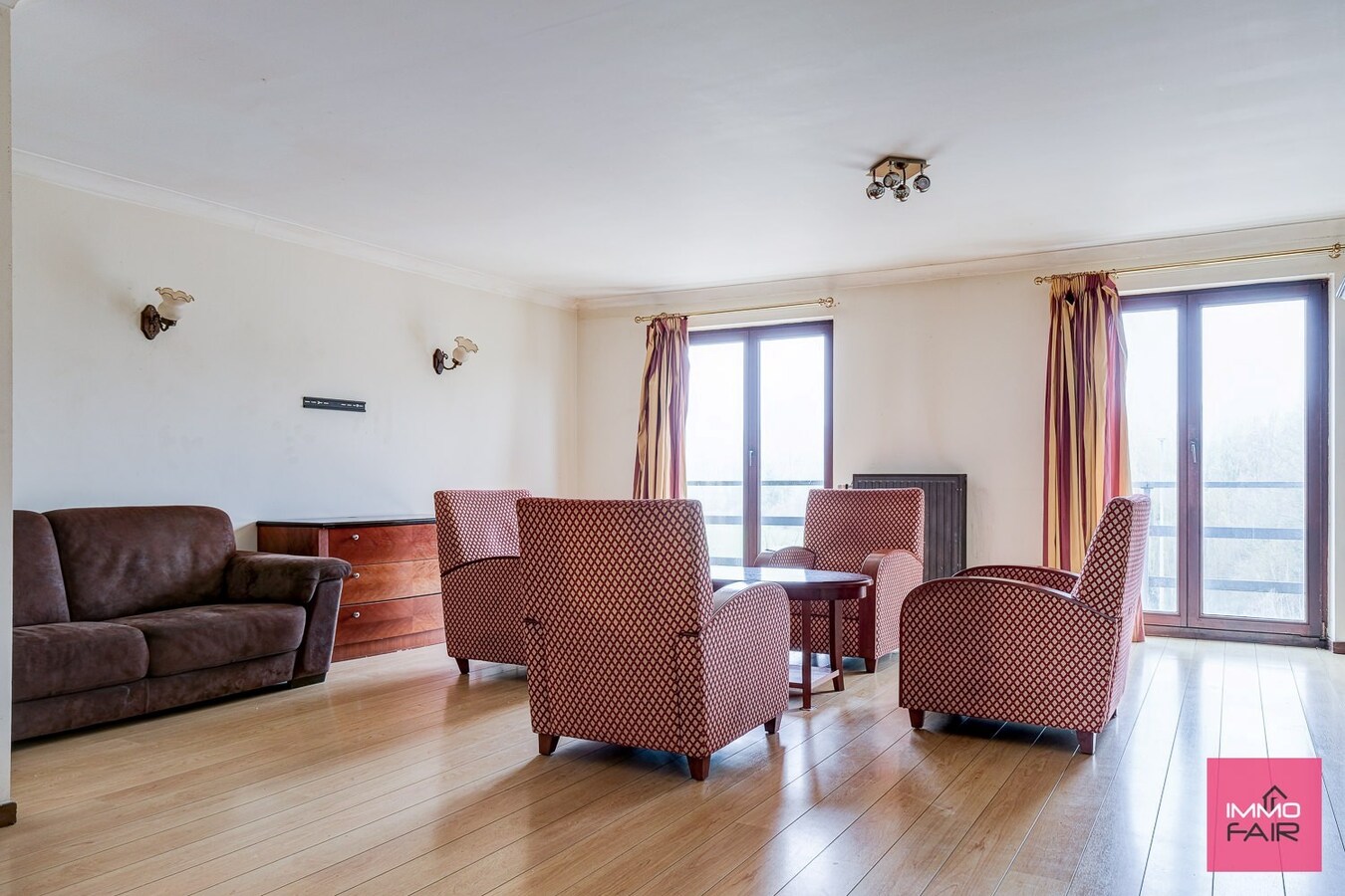 Polyvalent hotel op perceel van 2755 m² 