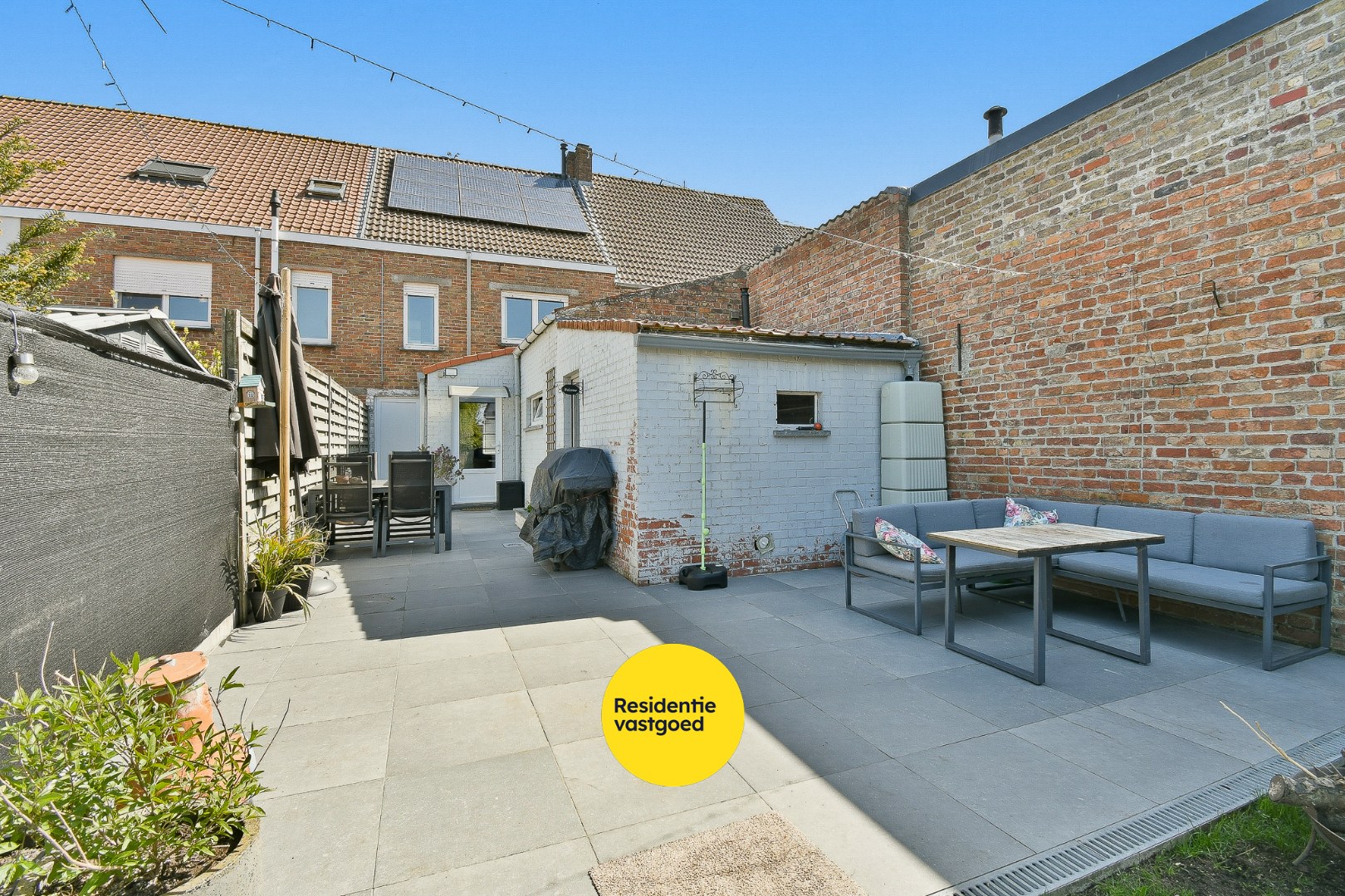 Instapklare gezinswoning met zonnige tuin in het centrum van Gistel 