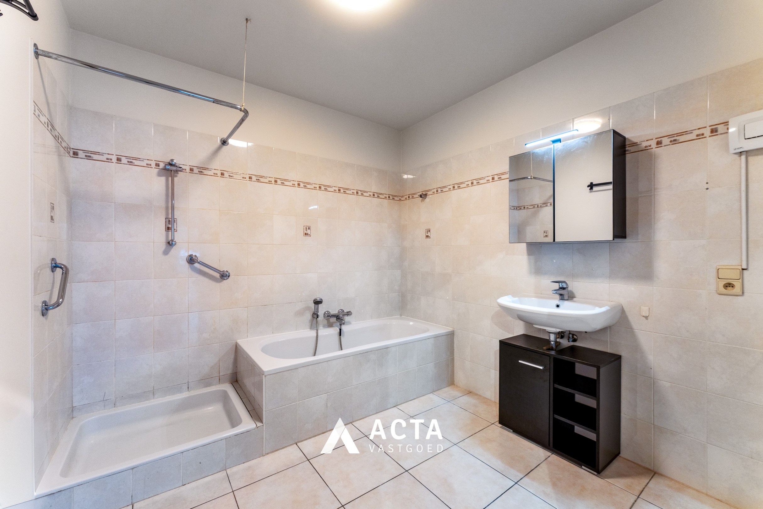 Instapklaar hoekappartement in rustige wijk 