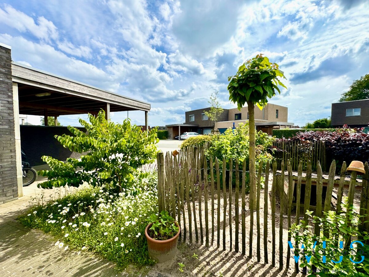 Tof woonhuis in gegeerde woonwijk te Lembeke ! 