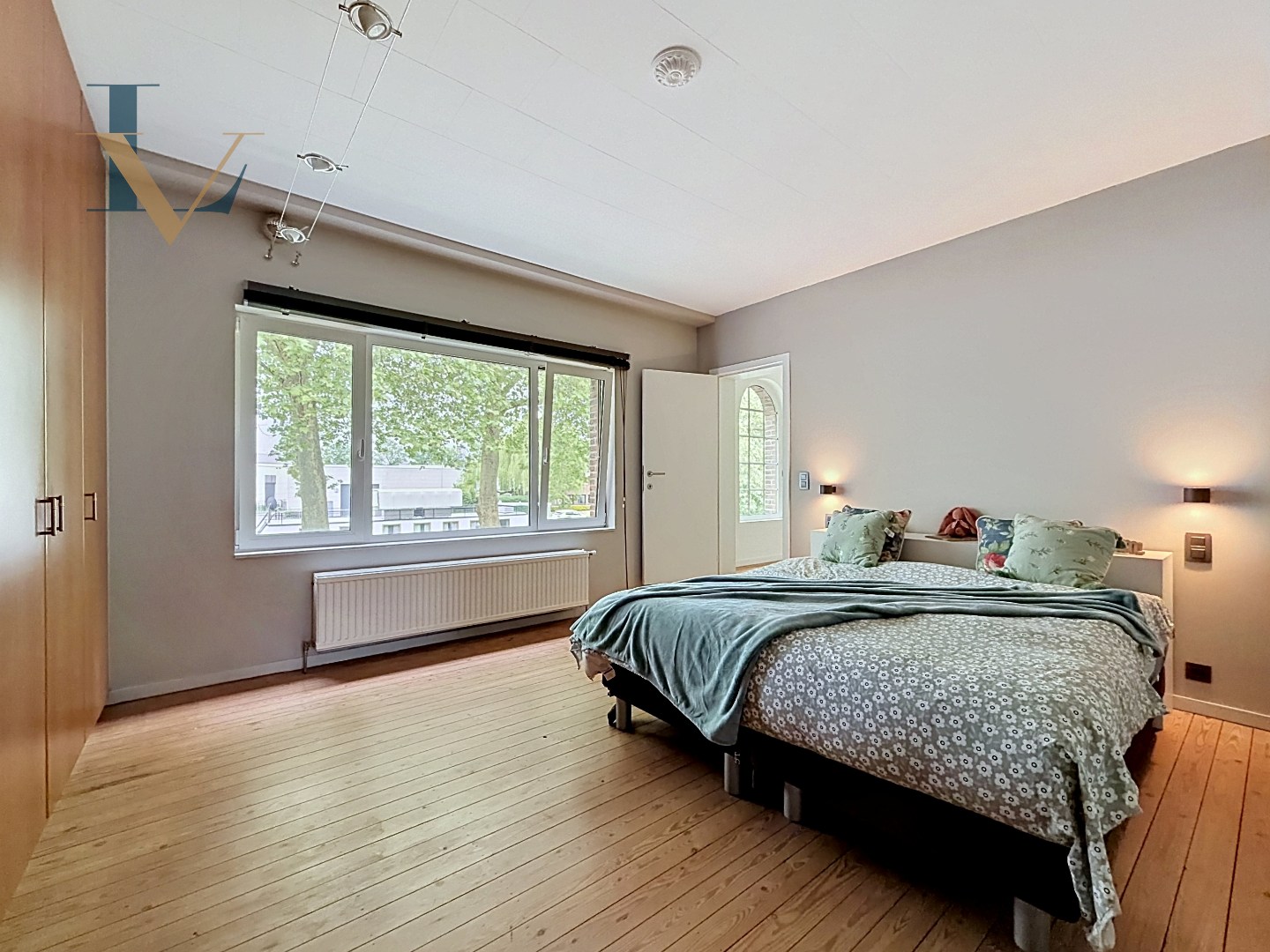 Charmante instapklare woning met 2 slpk. aan de vaart in Schoten nabij het centrum. 