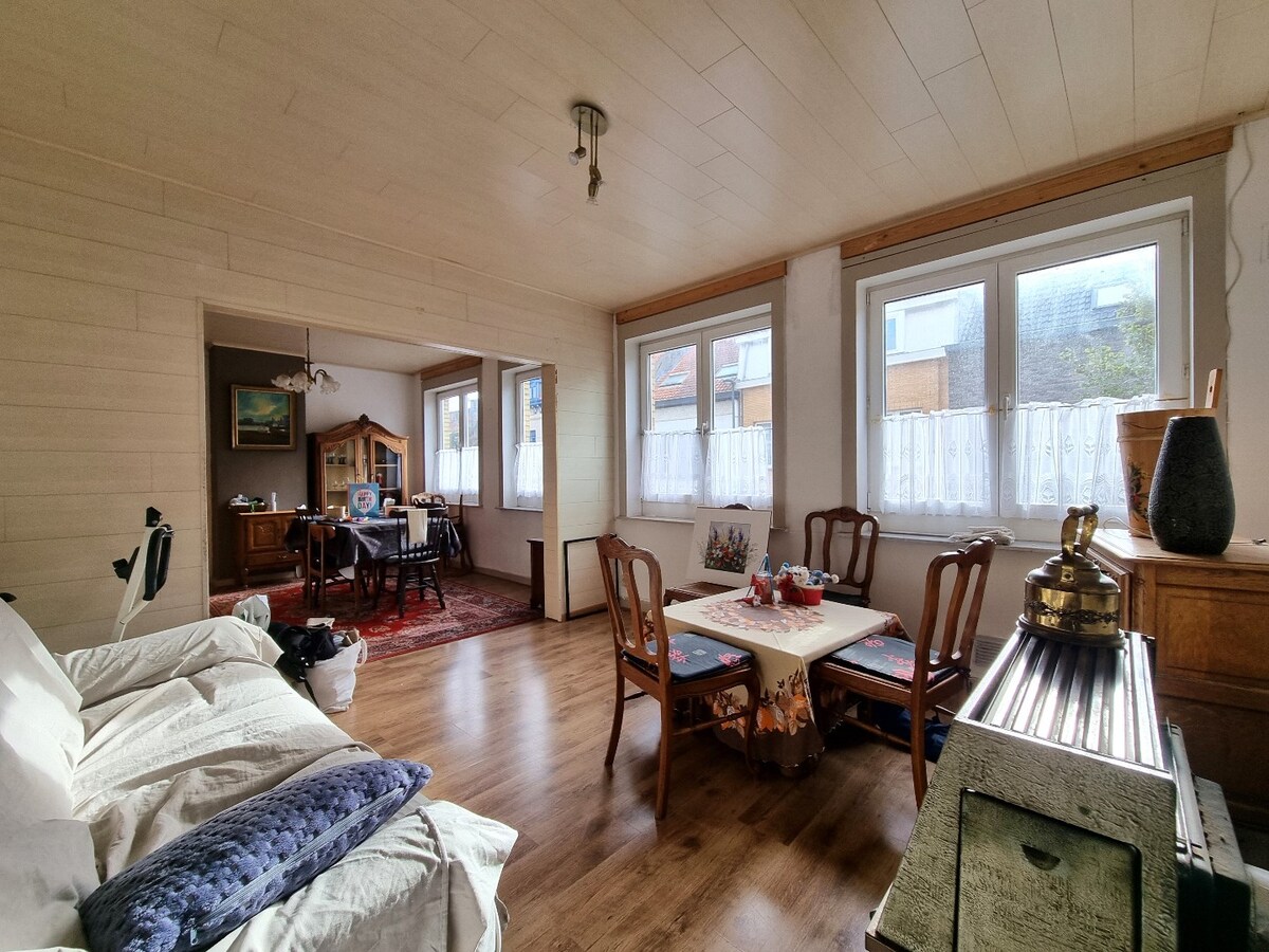 Te renoveren, zeer ruime woning te Zeebrugge 