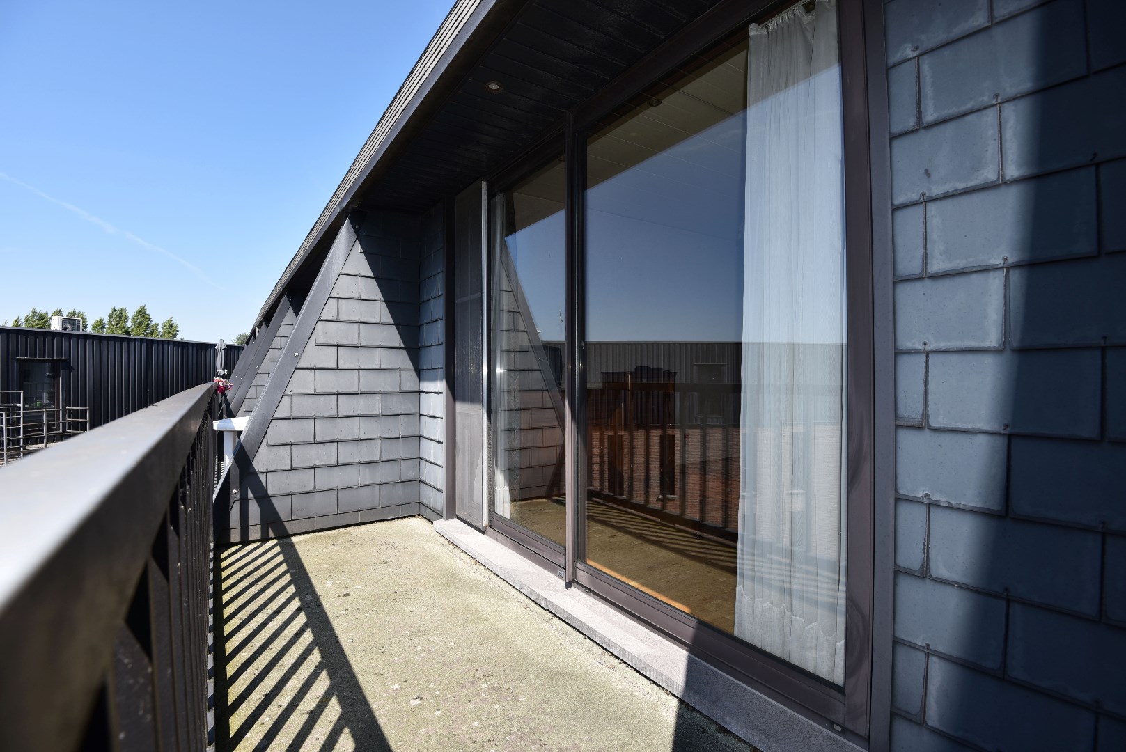 Ruime serviceflat (80m²) met 2 slpks,  2 terrassen en ruime garage (21m²) te Maldegem 