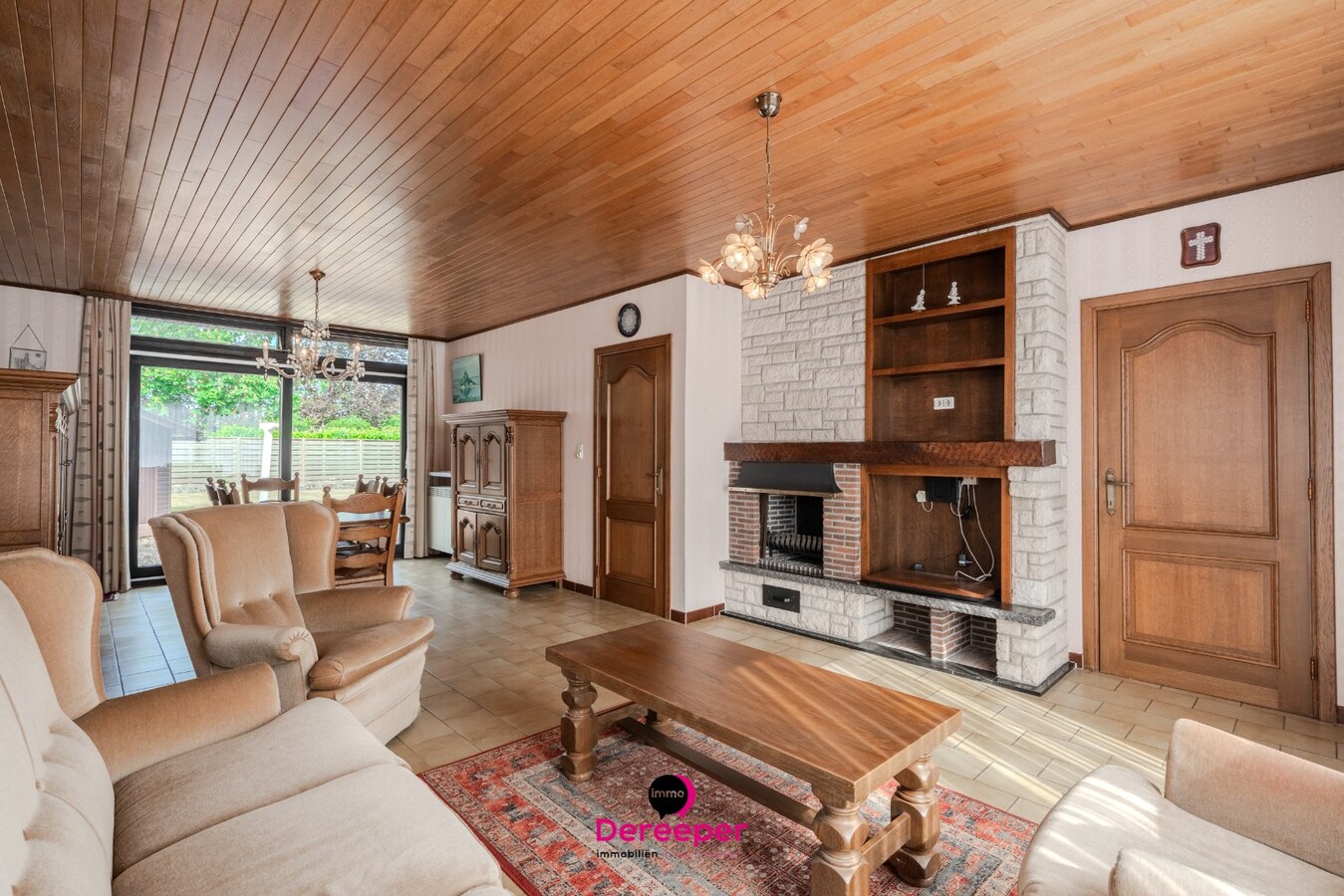 Te renoveren bungalow op ruim perceel van 678 m² 