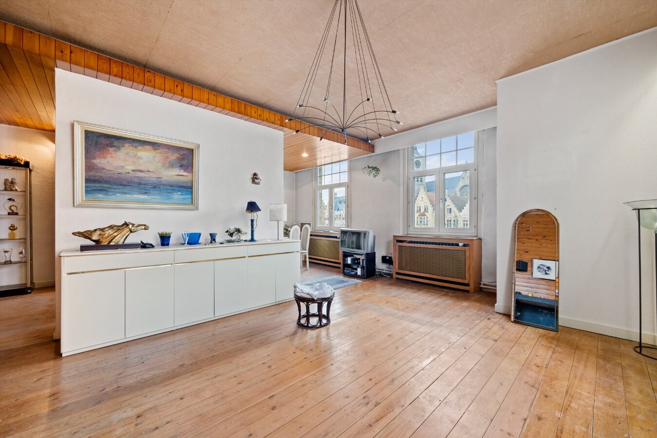 Uitstekend gelegen opbrengsteigendom op de Grote Markt van Diksmuide 