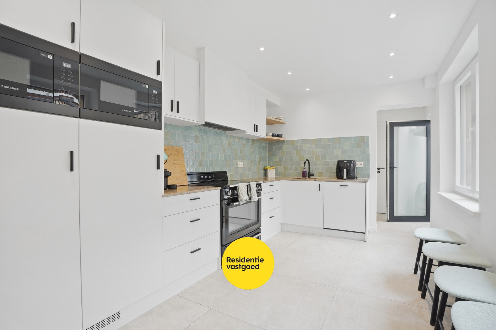Subliem gerenoveerde herenwoning met 6 slaapkamers inclusief garage in Nieuwpoort-Stad op 135m² 