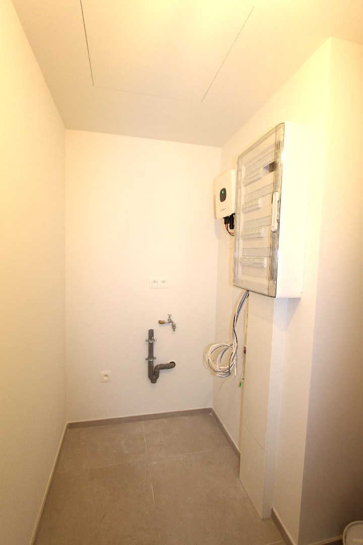 GELIJKVLOERS NIEUWBOUW APPARTEMENT MET TERRAS 