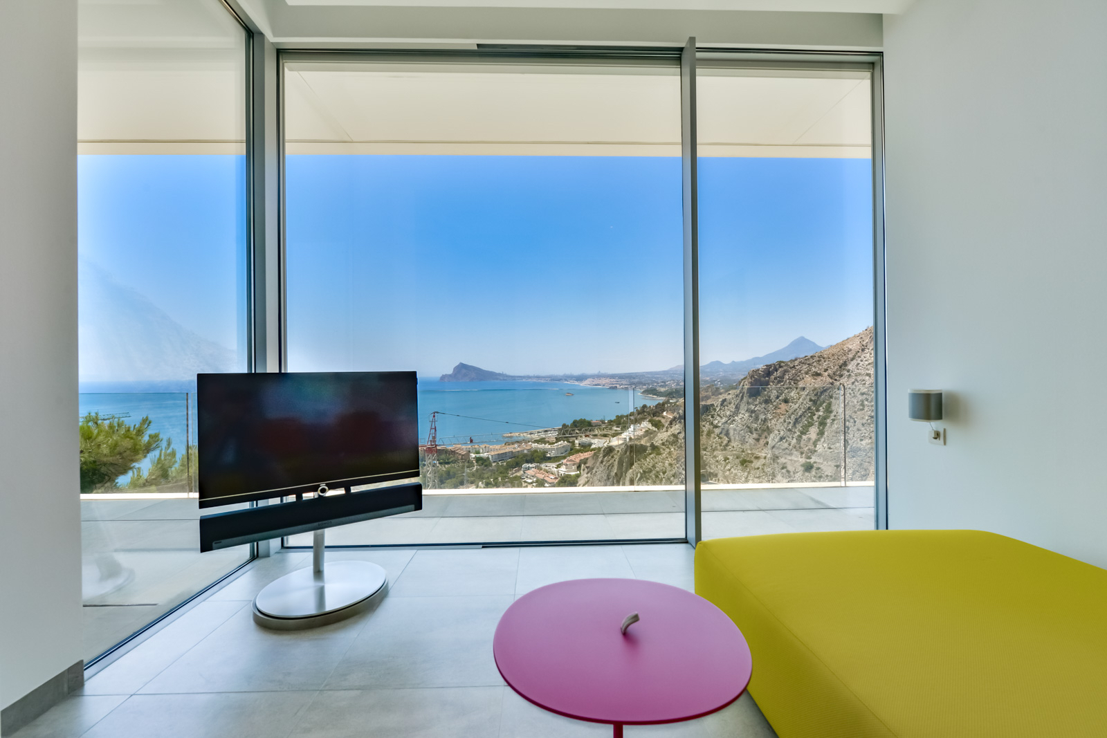 Luxe architectenvilla in Mascarat – Altea met panoramisch zeezicht en extra bouwgrond 
