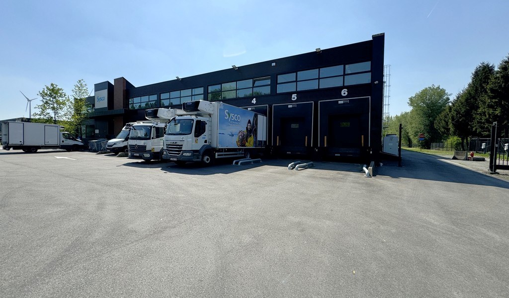 Magazijn en kantoor te huur op logistieke site te Bornem