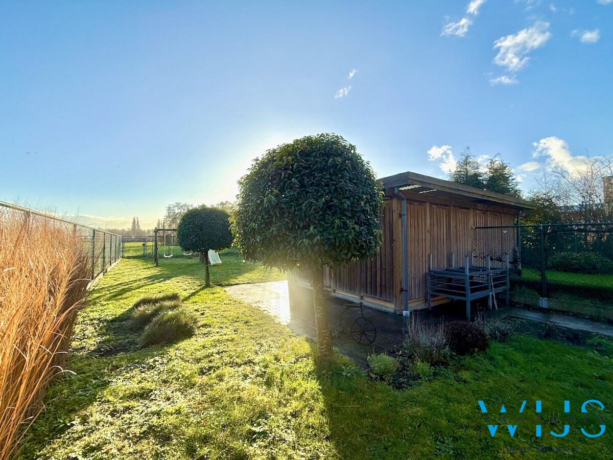 INSTAPKLAAR woonhuis met ZUIDgerichte tuin te Boekhoute ! 