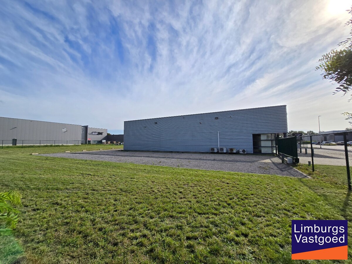 Bedrijfsgebouw - groot 831m² - centraal gelegen op het industrieterrein 