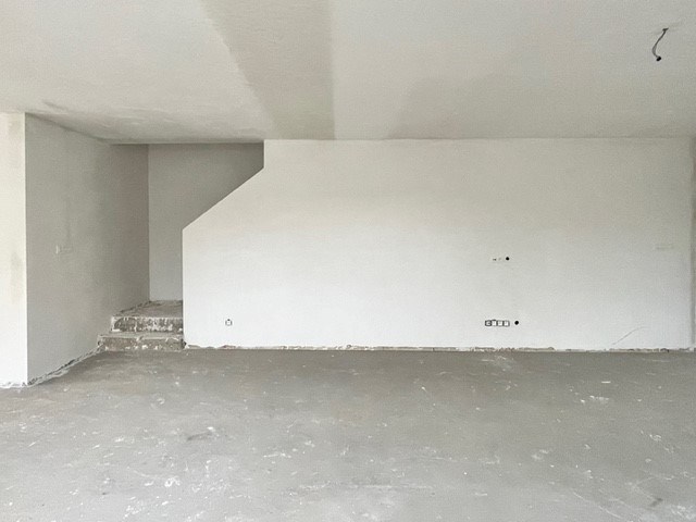 eetkamer en trap naar verdieping