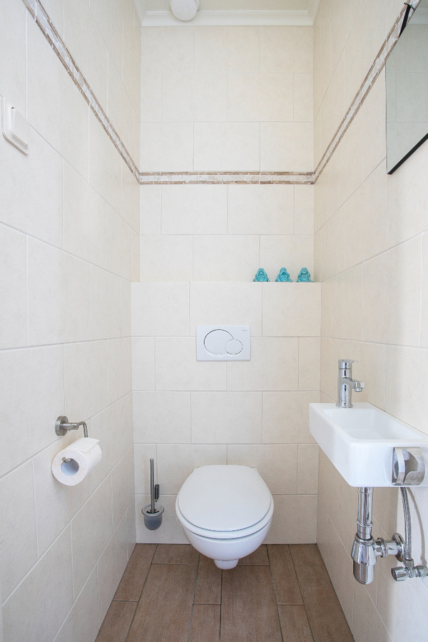 Instapklare eindwoning met 3 slaapkamers en grote zolderverdieping, berging en zonnige achtertuin. 