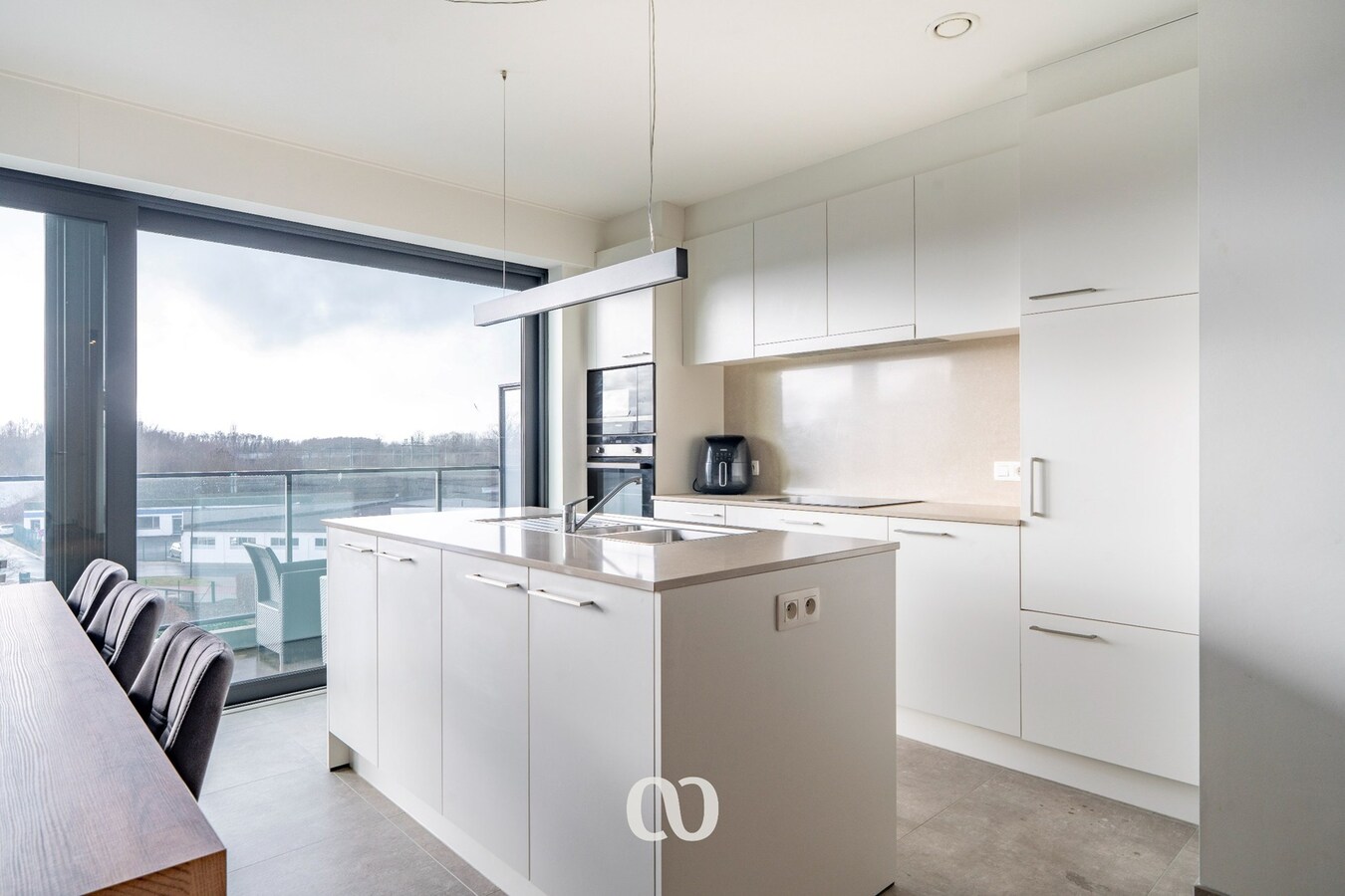 Modern en lichtrijk appartement te huur in de Beverestraat 