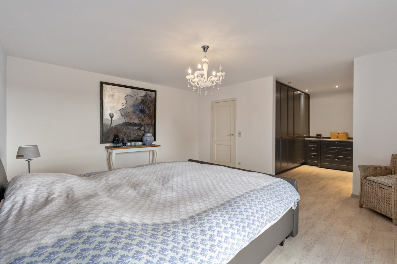 Stijlvolle villa in tijdloze pastorijstijl met zwembad en exclusieve tuinbeleving. 
