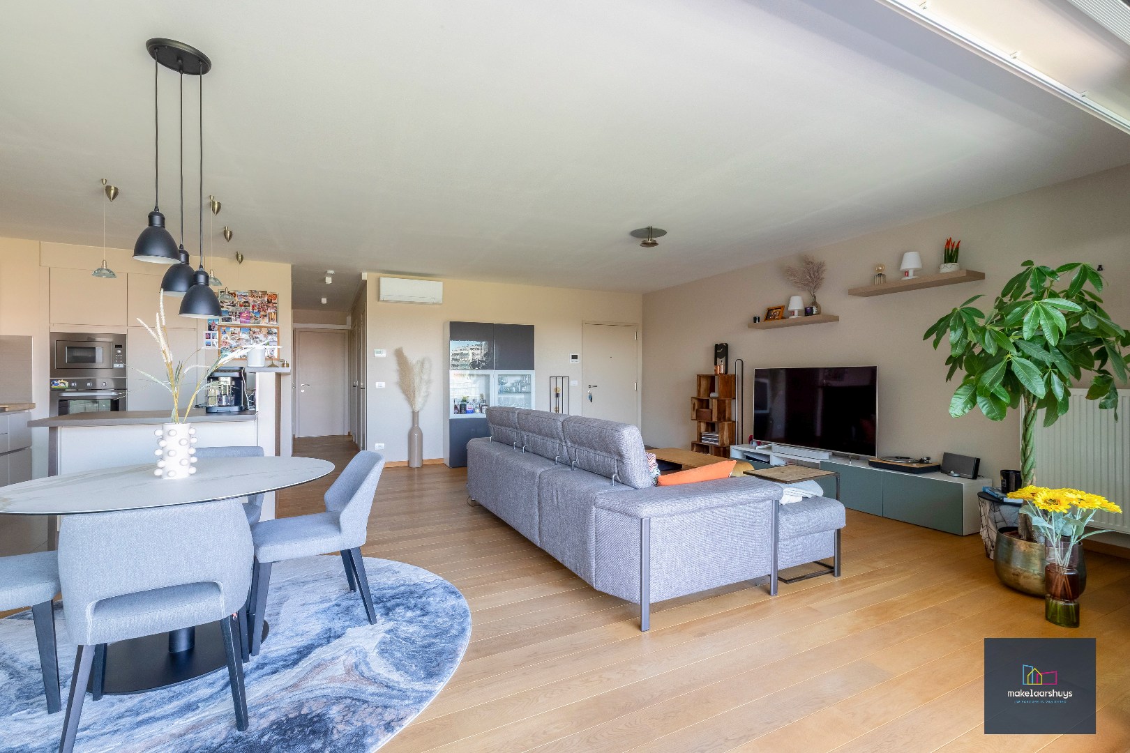Stijlvol 2 slpk. appartement met ruim terras en staanplaats 
