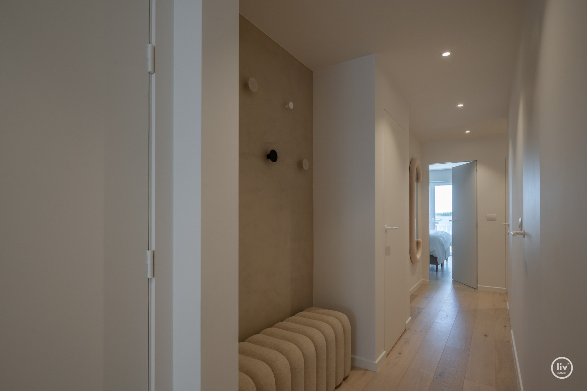 Appartement entièrement rénové et élégant au cœur de Knokke dans la Lippenslaan. 