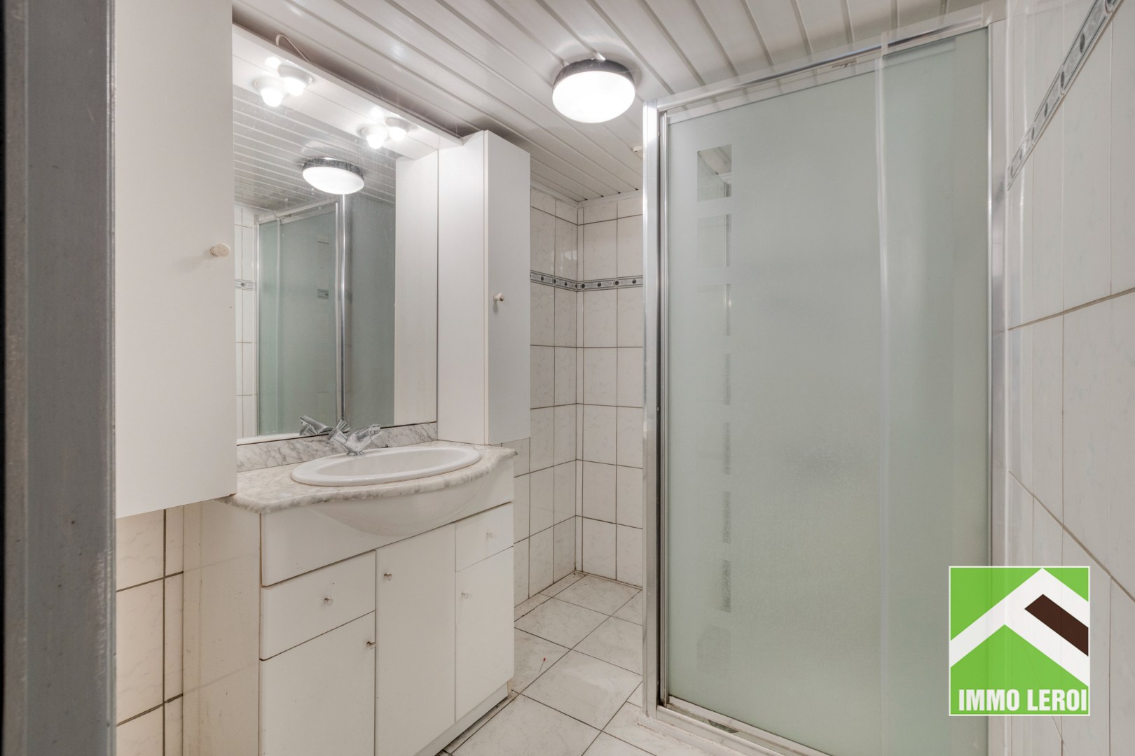 Badkamer met douche