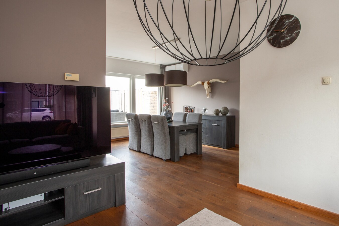 Instapklare tussenwoning waar comfort, ruimte en een fijne woonomgeving samenkomen. 